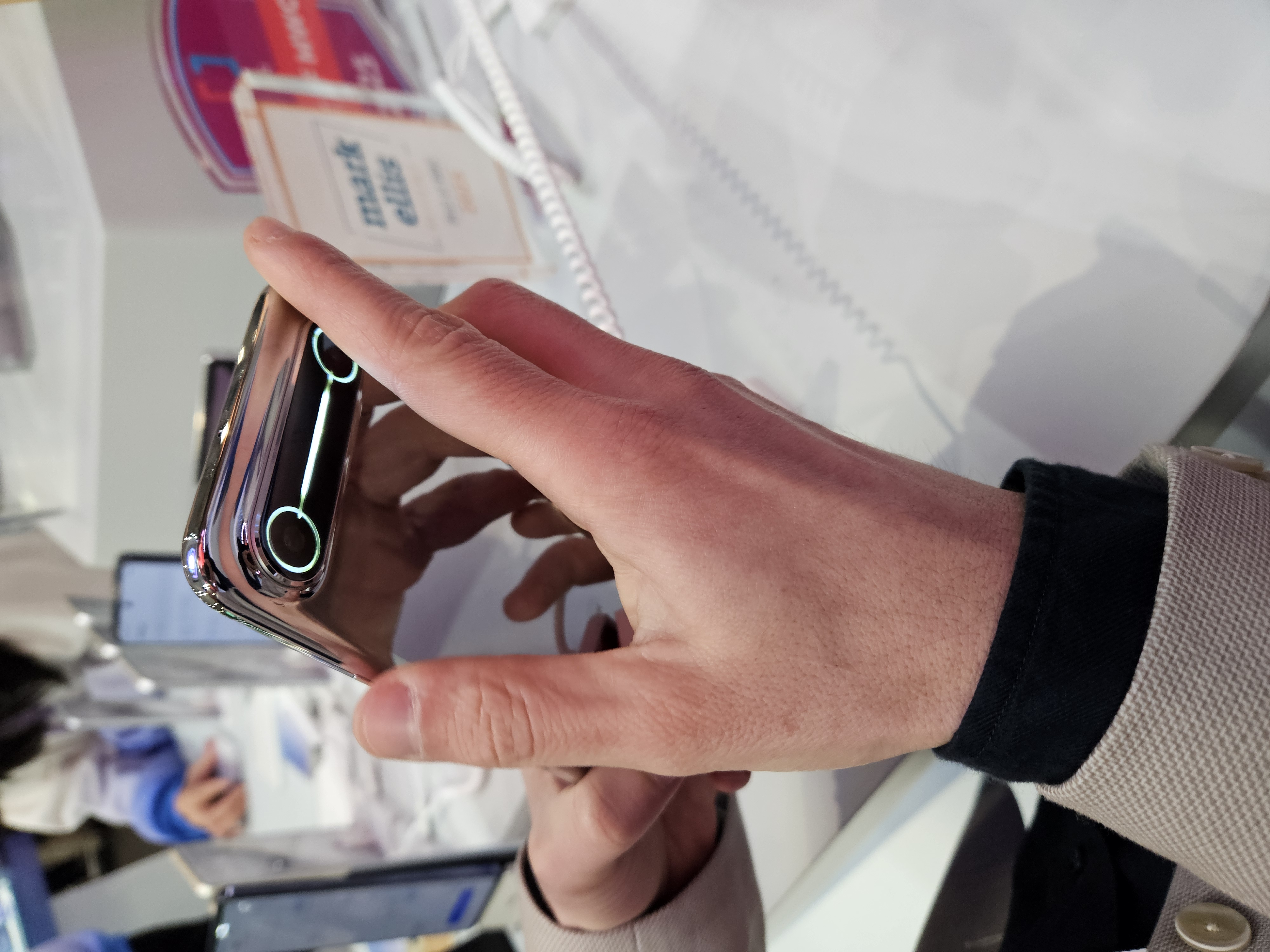 Noua tehnologie a telefoanelor Ultra Subtiri